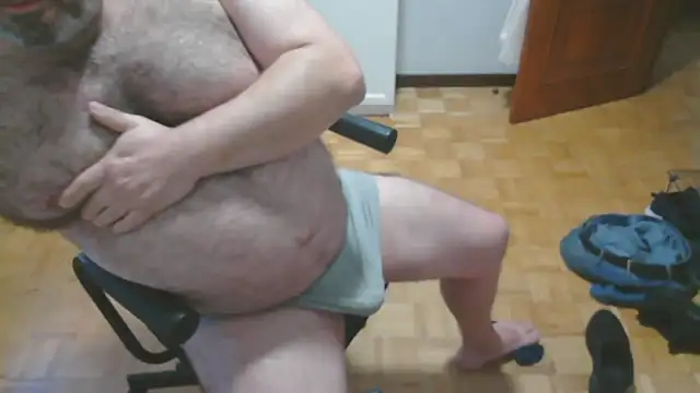 Snapshot of mikeyhotbear chatting on 10-30-25, 08:16 mikeyhotbear online show from 10-30-25, 08:16