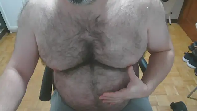 Snapshot of mikeyhotbear chatting on 11-21-25, 06:56 mikeyhotbear online show from 11-21-25, 06:56