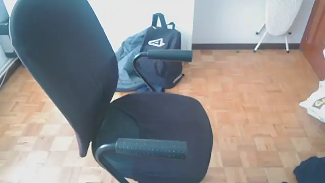 Snapshot of mikeyhotbear chatting on 12-02-25, 10:31 mikeyhotbear online show from 12-02-25, 10:31