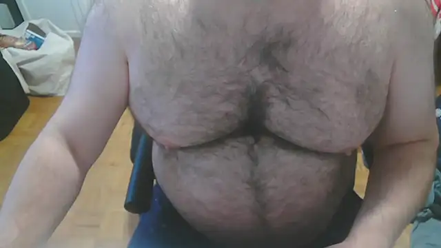 Snapshot of mikeyhotbear chatting on 01-13-26, 05:18 mikeyhotbear online show from 01-13-26, 05:18