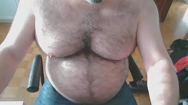 Snapshot of mikeyhotbear chatting on 02-25-26, 05:00 mikeyhotbear online show from 02-25-26, 05:00