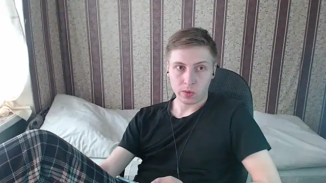 Snapshot of darienlarge chatting on 03-10-25, 10:37 darienlarge online show from 03-10-25, 10:37