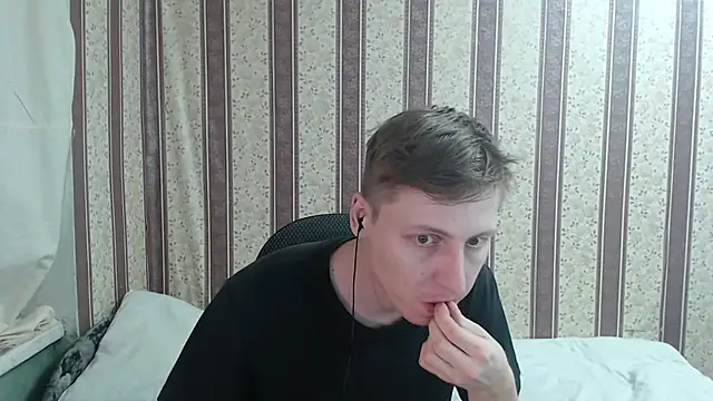 Snapshot of darienlarge chatting on 03-10-25, 07:40 darienlarge online show from 03-10-25, 07:40