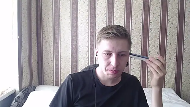 Snapshot of darienlarge chatting on 03-11-25, 10:40 darienlarge online show from 03-11-25, 10:40