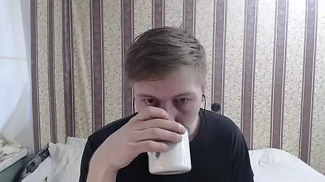 Snapshot of darienlarge chatting on 03-12-25, 05:57 darienlarge online show from 03-12-25, 05:57