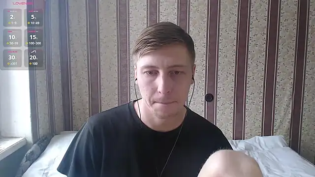 Snapshot of darienlarge chatting on 03-14-25, 11:01 darienlarge online show from 03-14-25, 11:01