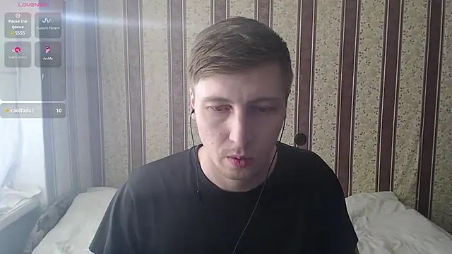 Snapshot of darienlarge chatting on 03-14-25, 02:19 darienlarge online show from 03-14-25, 02:19