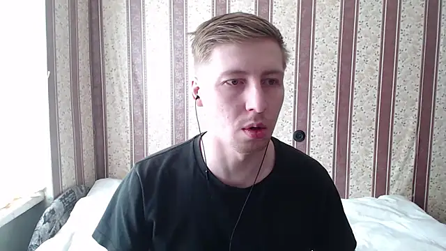 Snapshot of darienlarge chatting on 03-15-25, 09:52 darienlarge online show from 03-15-25, 09:52