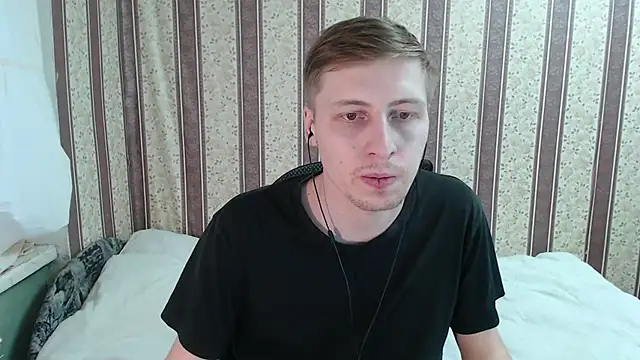 Snapshot of darienlarge chatting on 03-15-25, 03:59 darienlarge online show from 03-15-25, 03:59