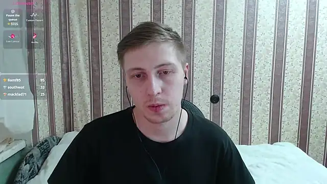 Snapshot of darienlarge chatting on 03-15-25, 10:11 darienlarge online show from 03-15-25, 10:11