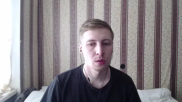 Snapshot of darienlarge chatting on 03-16-25, 01:38 darienlarge online show from 03-16-25, 01:38