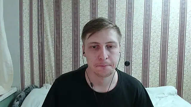 Snapshot of darienlarge chatting on 03-16-25, 11:04 darienlarge online show from 03-16-25, 11:04