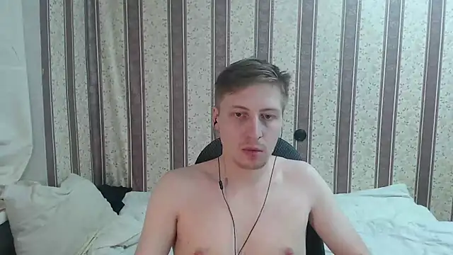 Snapshot of darienlarge chatting on 03-18-25, 06:15 darienlarge online show from 03-18-25, 06:15