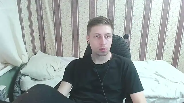 Snapshot of darienlarge chatting on 03-19-25, 10:20 darienlarge online show from 03-19-25, 10:20