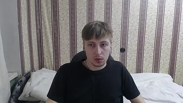 Snapshot of darienlarge chatting on 03-20-25, 06:31 darienlarge online show from 03-20-25, 06:31