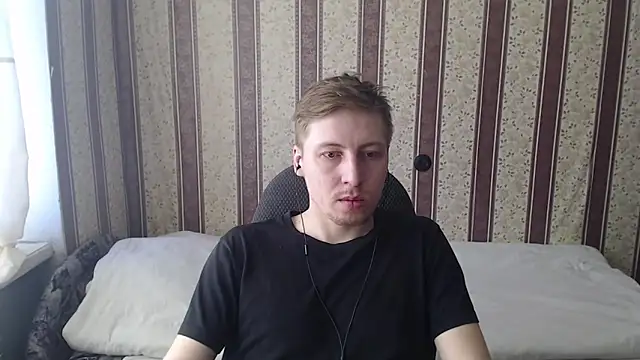 Snapshot of darienlarge chatting on 03-21-25, 02:29 darienlarge online show from 03-21-25, 02:29