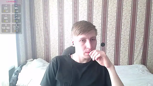 Snapshot of darienlarge chatting on 03-22-25, 12:35 darienlarge online show from 03-22-25, 12:35