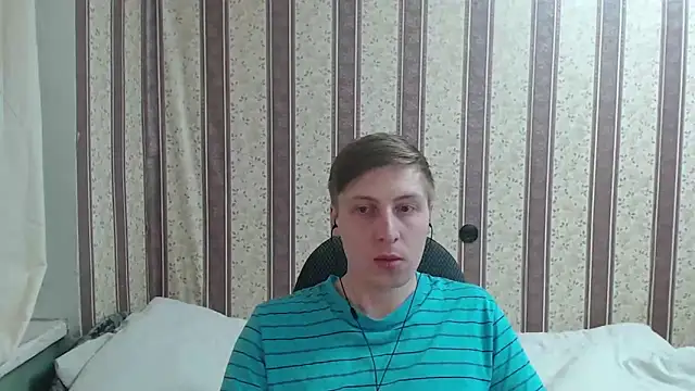 Snapshot of darienlarge chatting on 03-23-25, 01:42 darienlarge online show from 03-23-25, 01:42