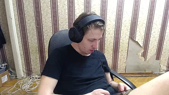 Snapshot of darienlarge chatting on 10-02-25, 05:20 darienlarge online show from 10-02-25, 05:20