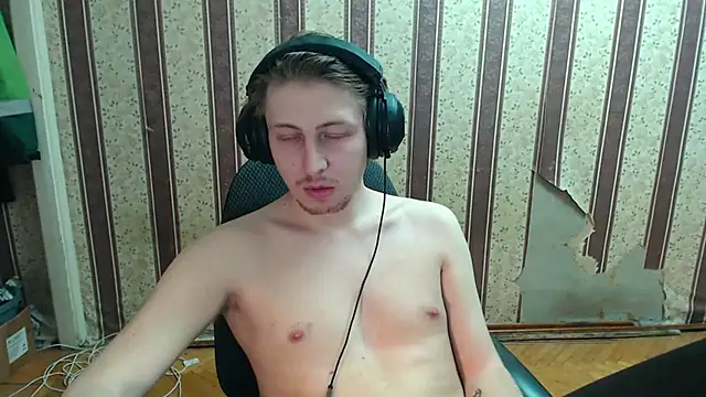 Snapshot of darienlarge chatting on 10-07-25, 05:21 darienlarge online show from 10-07-25, 05:21