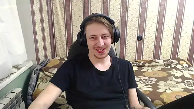 Snapshot of darienlarge chatting on 10-11-25, 09:02 darienlarge online show from 10-11-25, 09:02