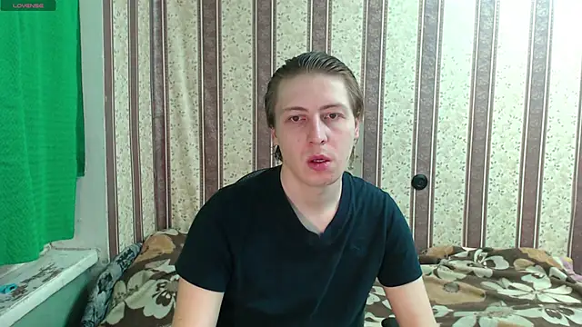 Snapshot of darienlarge chatting on 10-22-25, 03:45 darienlarge online show from 10-22-25, 03:45