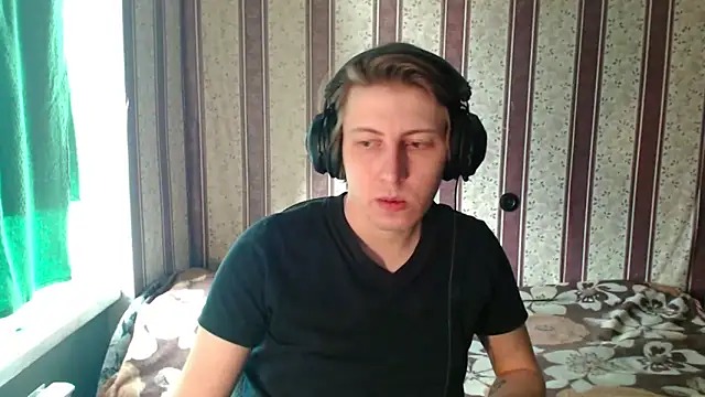 Snapshot of darienlarge chatting on 10-23-25, 07:29 darienlarge online show from 10-23-25, 07:29