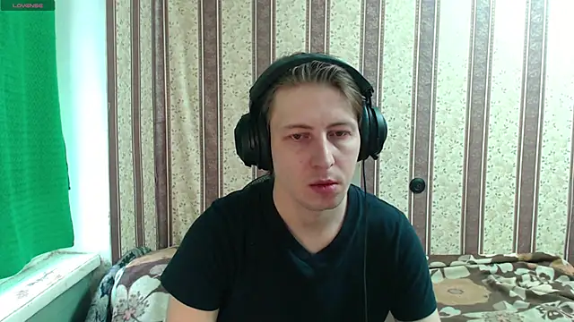 Snapshot of darienlarge chatting on 10-24-25, 10:55 darienlarge online show from 10-24-25, 10:55