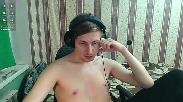 Snapshot of darienlarge chatting on 10-31-25, 02:29 darienlarge online show from 10-31-25, 02:29