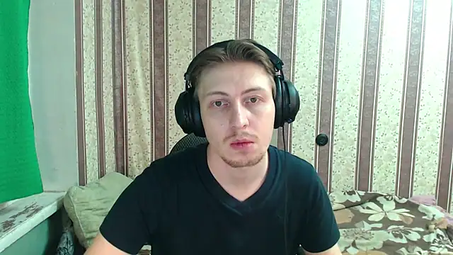 Snapshot of darienlarge chatting on 11-05-25, 05:57 darienlarge online show from 11-05-25, 05:57