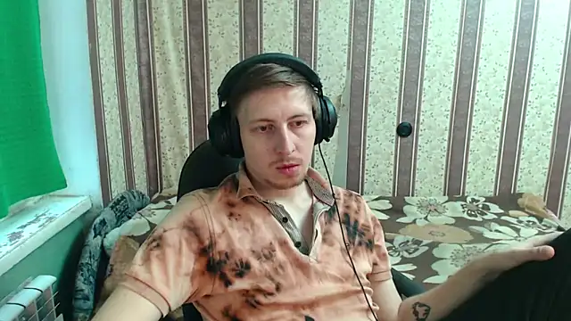 Snapshot of darienlarge chatting on 11-07-25, 11:10 darienlarge online show from 11-07-25, 11:10