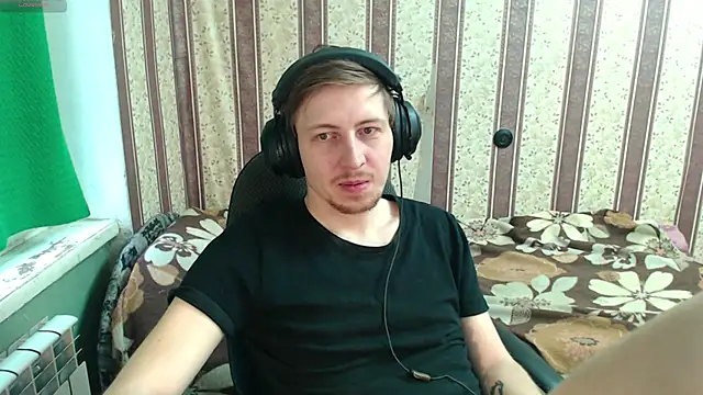 Snapshot of darienlarge chatting on 11-09-25, 10:46 darienlarge online show from 11-09-25, 10:46