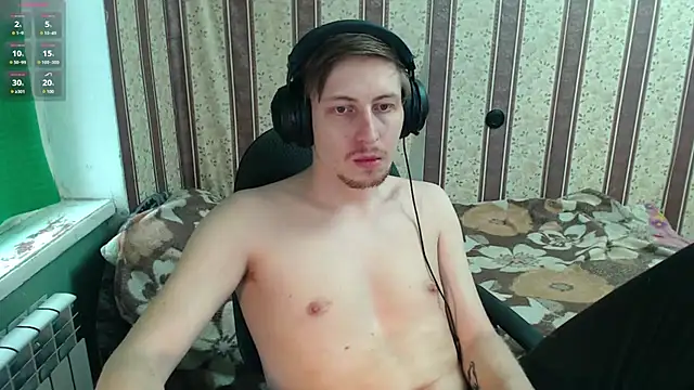 Snapshot of darienlarge chatting on 11-10-25, 12:37 darienlarge online show from 11-10-25, 12:37