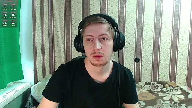 Snapshot of darienlarge chatting on 11-11-25, 11:32 darienlarge online show from 11-11-25, 11:32