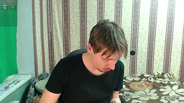 Snapshot of darienlarge chatting on 11-12-25, 01:33 darienlarge online show from 11-12-25, 01:33