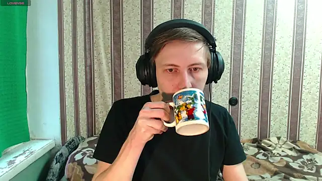 Snapshot of darienlarge chatting on 11-13-25, 11:53 darienlarge online show from 11-13-25, 11:53