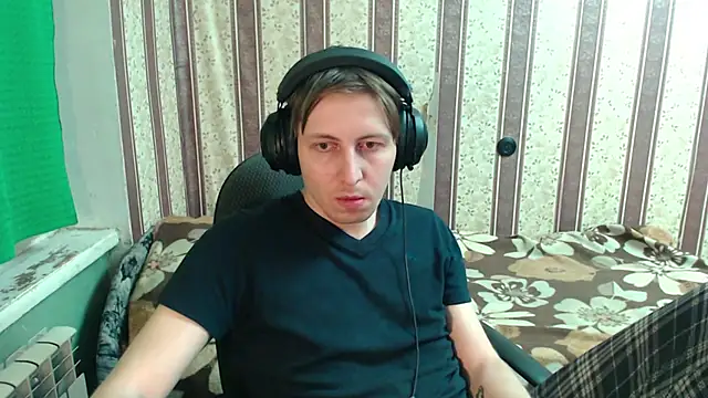 Snapshot of darienlarge chatting on 11-16-25, 05:40 darienlarge online show from 11-16-25, 05:40