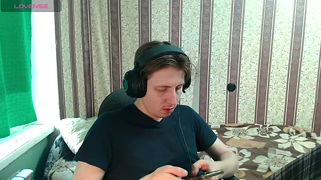 Snapshot of darienlarge chatting on 11-19-25, 10:04 darienlarge online show from 11-19-25, 10:04