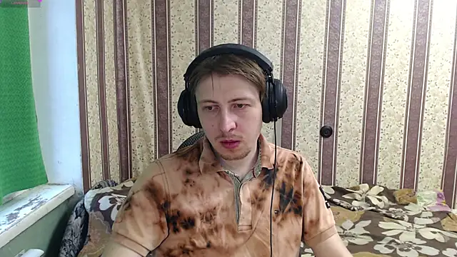 Snapshot of darienlarge chatting on 11-26-25, 10:27 darienlarge online show from 11-26-25, 10:27