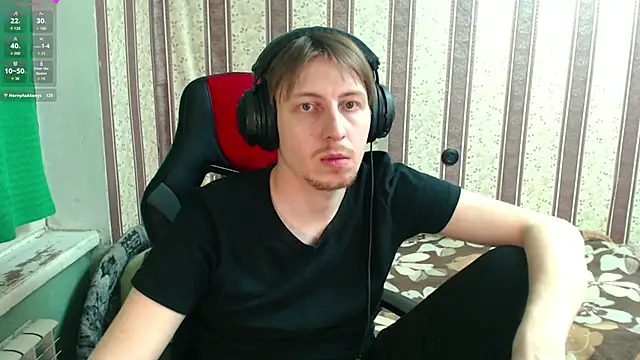 Snapshot of darienlarge chatting on 11-30-25, 04:11 darienlarge online show from 11-30-25, 04:11