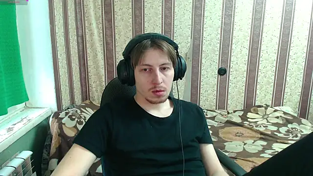 Snapshot of darienlarge chatting on 12-03-25, 10:24 darienlarge online show from 12-03-25, 10:24