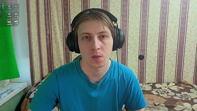 Snapshot of darienlarge chatting on 12-14-25, 07:03 darienlarge online show from 12-14-25, 07:03