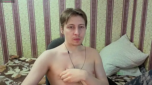 Snapshot of darienlarge chatting on 12-23-25, 09:18 darienlarge online show from 12-23-25, 09:18