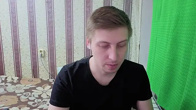 Snapshot of darienlarge chatting on 03-10-26, 04:56 darienlarge online show from 03-10-26, 04:56