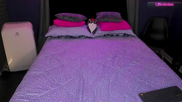 bull vixen2001 online show from 10-16-25, 11:17