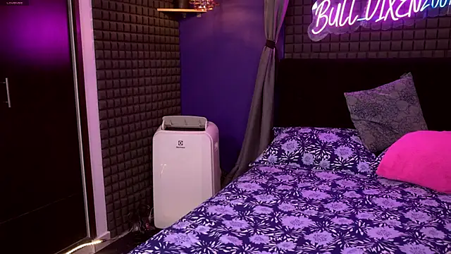 bull vixen2001 online show from 07-08-26, 12:09