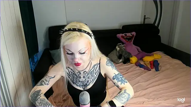 Snapshot of HelenGoat chatting on 11-03-25, 08:37 HelenGoat online show from 11-03-25, 08:37