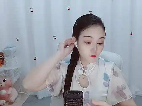 Snapshot of Angel-C chatting on 09-27-25, 01:32 Angel-C online show from 09-27-25, 01:32