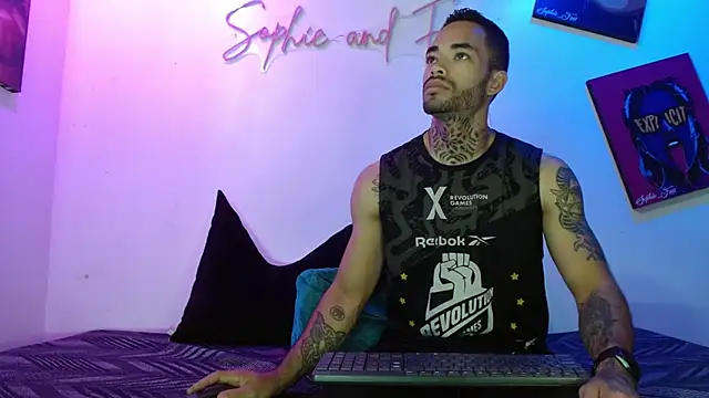 SophieFoxx17 online show from 07-27-26, 12:01