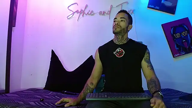 SophieFoxx17 online show from 07-28-26, 12:01